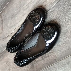 Tory Burch Reva Patent brown Logo Ballet Flat size 7.5